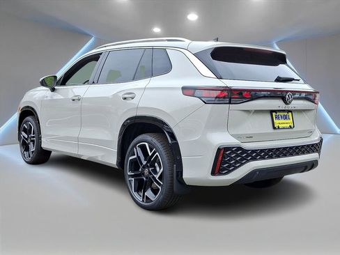 New 2026 Volkswagen Tiguan SEL R-Line AWD/4WD image 4