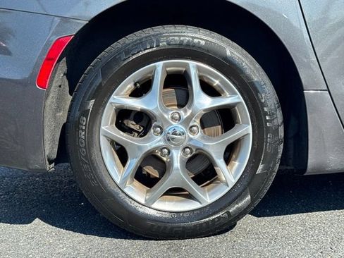 Certified 2019 Chrysler Pacifica Limited FWD image 4
