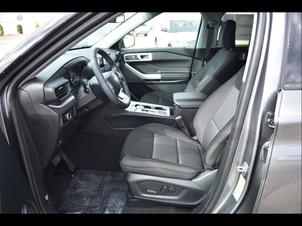Used 2023 Ford Explorer XLT RWD image 13