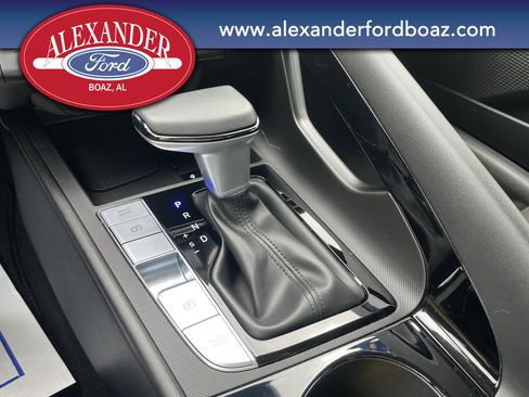 Used 2024 Hyundai Elantra SEL w/ Convenience Package FWD image 19