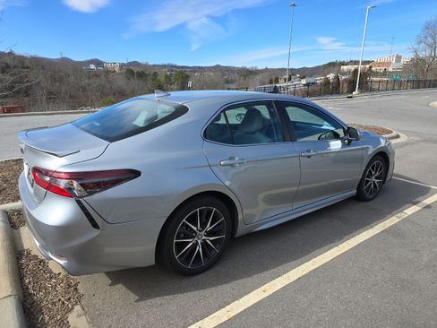 Used 2024 Toyota Camry SE w/ Audio Upgrade Package image 2