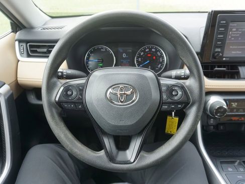 Used 2022 Toyota RAV4 LE AWD/4WD image 3