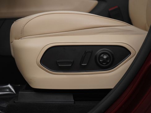 Used 2024 Jeep Grand Cherokee Limited w/ Luxury Tech Group II image 22