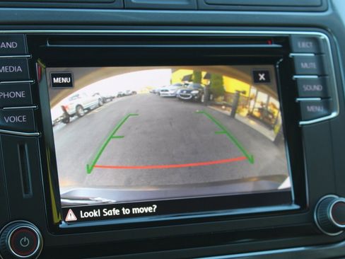 Used 2017 Volkswagen Tiguan S image 8