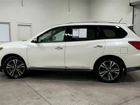Used 2017 Nissan Pathfinder Platinum image 8