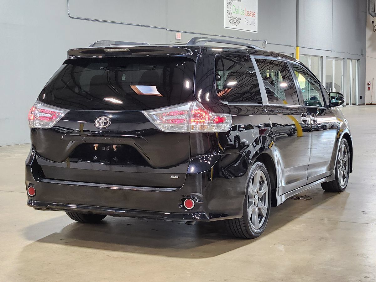 Used 2017 Toyota Sienna SE FWD image 7