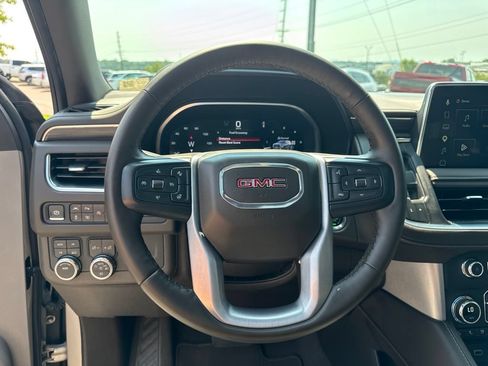 Used 2023 GMC Yukon XL SLT w/ SLT Premium Package AWD/4WD image 15