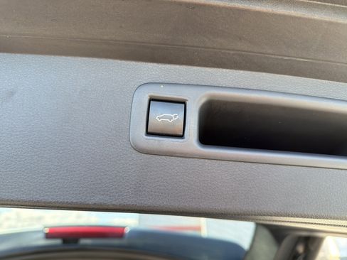 Used 2023 Toyota Highlander XLE AWD/4WD image 28