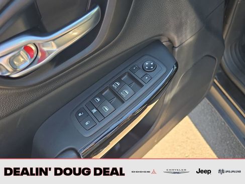 Used 2023 Jeep Cherokee Altitude Lux image 12