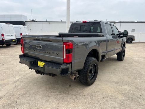 Used 2023 Ford F250 Lariat w/ Lariat Ultimate Package AWD/4WD image 3