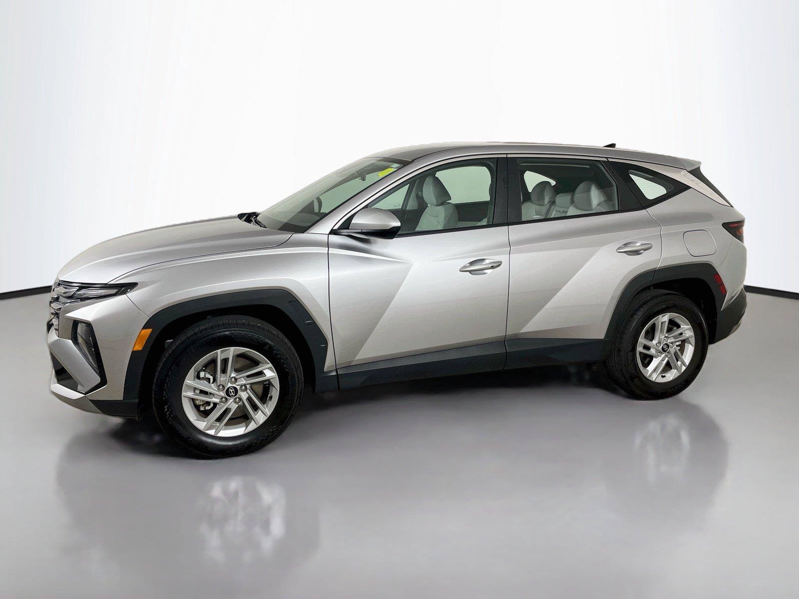 Used 2025 Hyundai Tucson SE AWD/4WD image 8