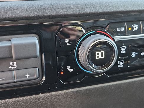 Used 2025 Chevrolet Silverado 2500 LT w/ Convenience Package image 24