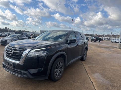 Certified 2022 Nissan Pathfinder S image 3