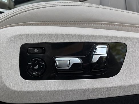 Used 2025 BMW X7 M60i w/ Climate Comfort Package AWD/4WD image 40