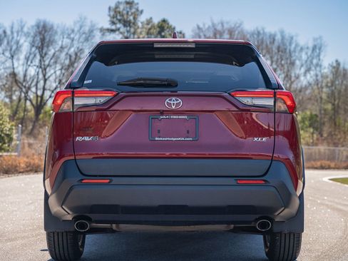 Used 2021 Toyota RAV4 XLE w/ Convenience Package image 6