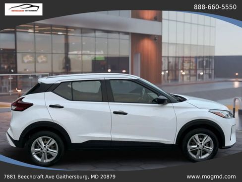 Used 2022 Nissan Kicks S image 12