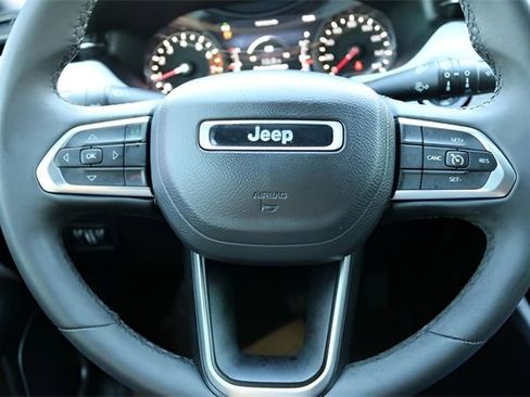 Used 2024 Jeep Compass Latitude image 21