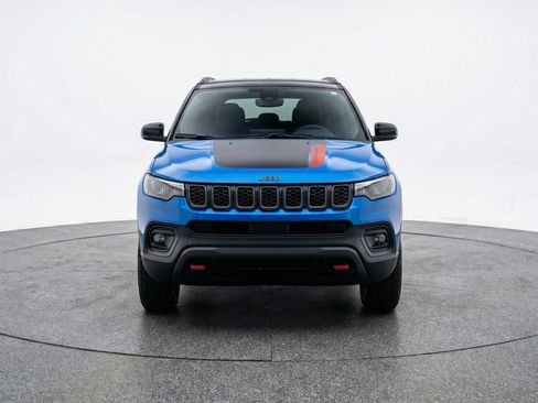 Used 2025 Jeep Compass Trailhawk image 2