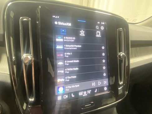 Certified 2025 Volvo XC40 B5 Plus image 21