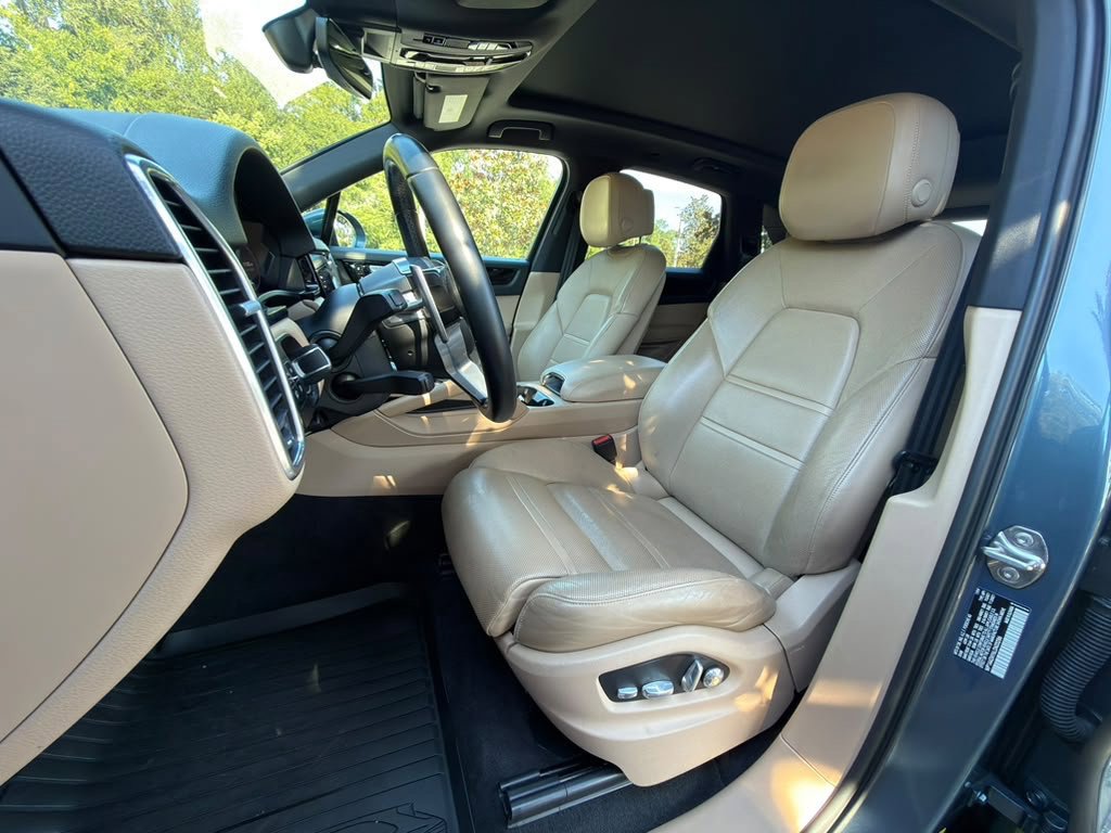 Used 2020 Porsche Cayenne AWD/4WD image 5