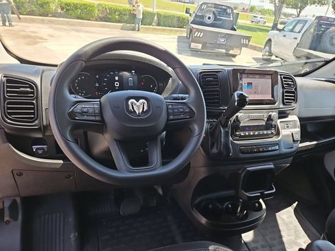 Used 2025 RAM ProMaster 2500 w/ U-Haul Equipment Group FWD image 19