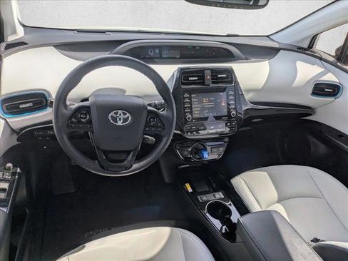 Used 2022 Toyota Prius XLE w/ Advanced Technology Package image 15