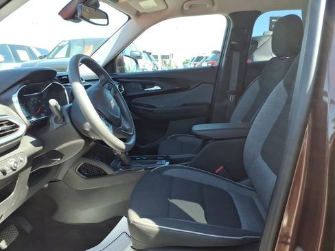 Used 2023 Chevrolet TrailBlazer LT w/ Convenience Package FWD image 12