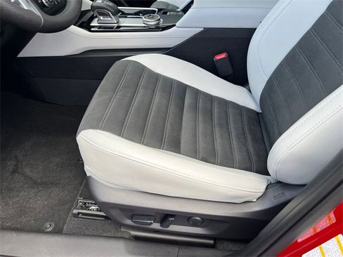 New 2025 Mitsubishi Outlander SE image 15