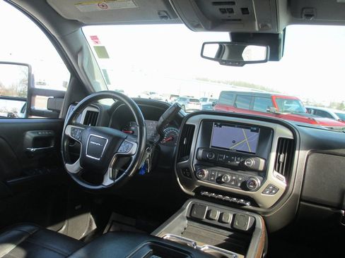 Used 2017 GMC Sierra 2500 Denali w/ Duramax Plus Package image 25