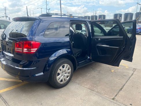 Used 2019 Dodge Journey SE FWD image 12
