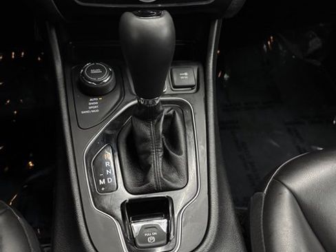 Used 2021 Jeep Cherokee Latitude Plus image 14