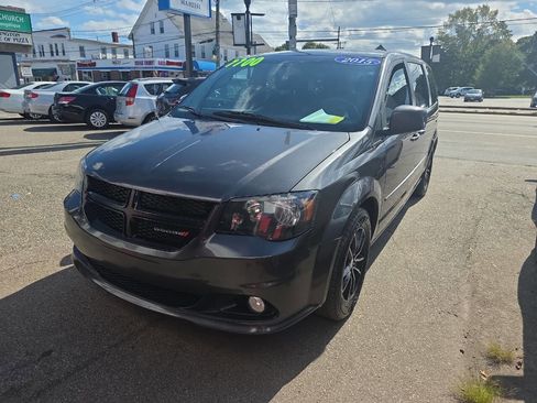 Used 2015 Dodge Grand Caravan SXT w/ Blacktop Package image 2