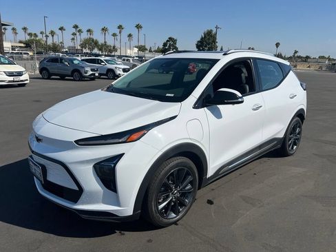 Used 2022 Chevrolet Bolt EUV Premier w/ Launch Edition FWD image 2