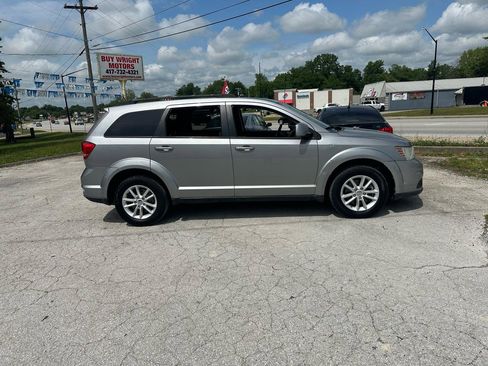Used 2017 Dodge Journey SXT w/ Comfort/Convenience Group FWD image 3