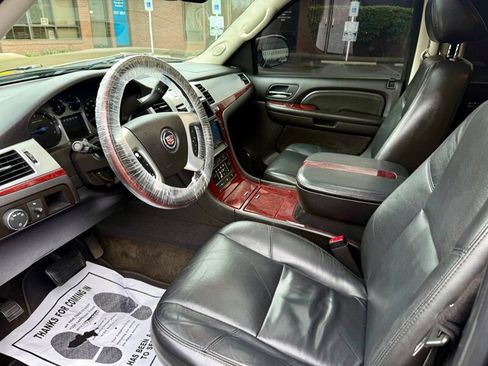 Used 2007 Cadillac Escalade AWD w/ Information Package image 8