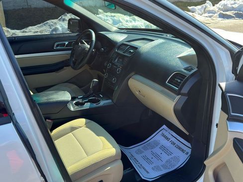 Used 2016 Ford Explorer XLT image 31