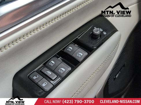 Used 2023 Jeep Wagoneer Series III w/ Convenience Group I AWD/4WD image 23