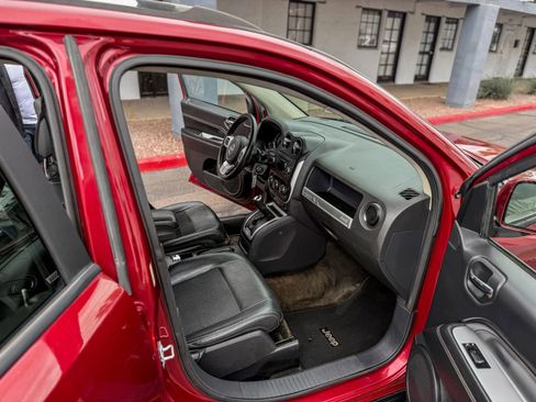 Used 2016 Jeep Compass Latitude image 11