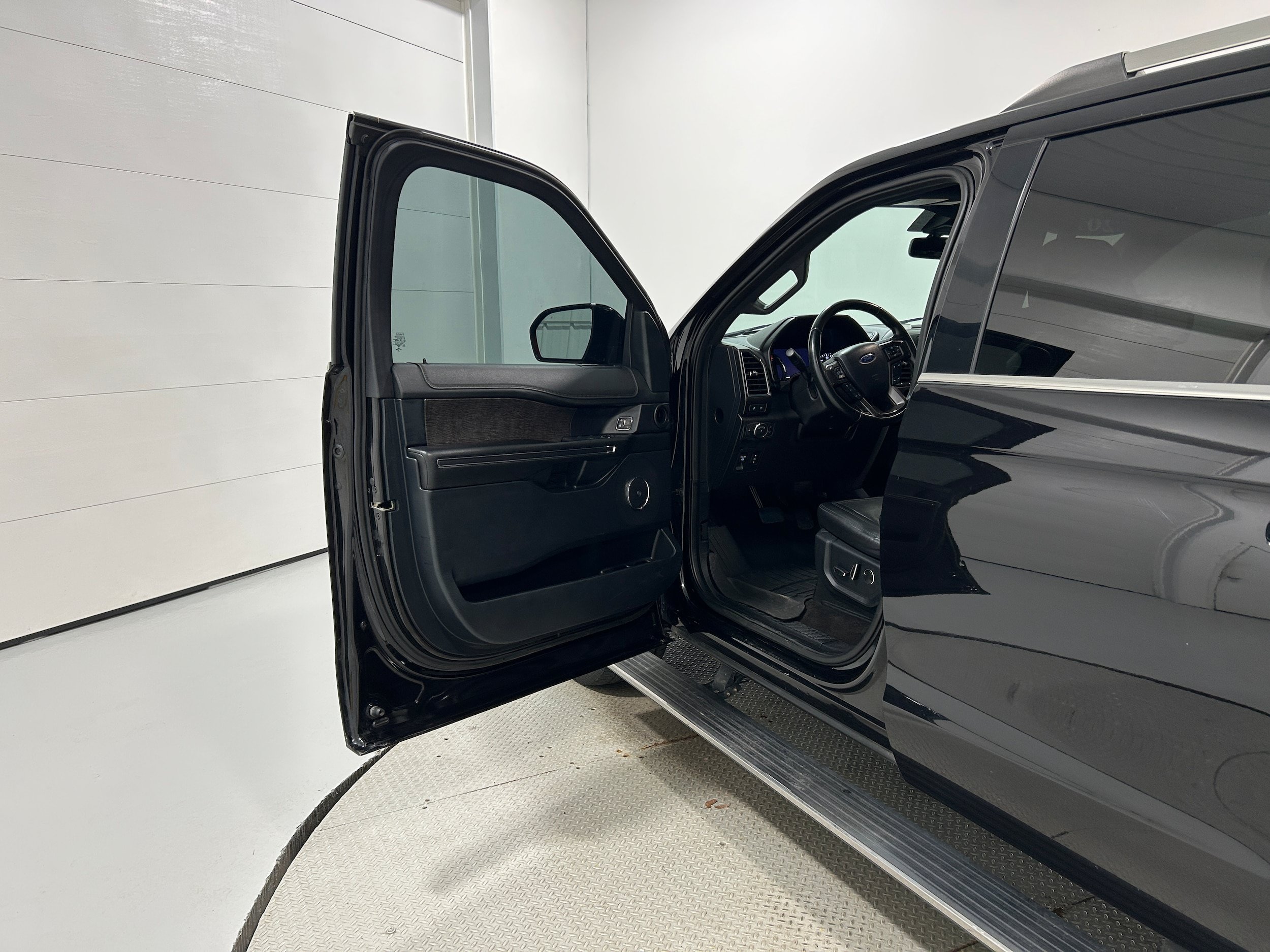 Used 2021 Ford Expedition Max Limited AWD/4WD image 24