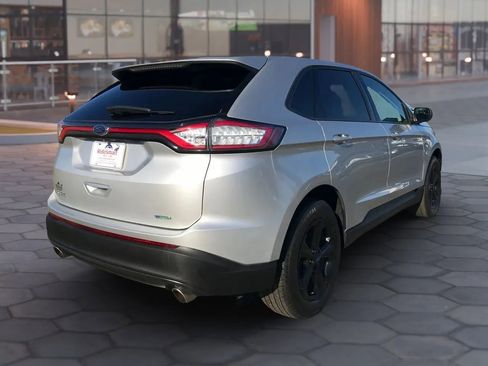 Used 2018 Ford Edge SE image 5