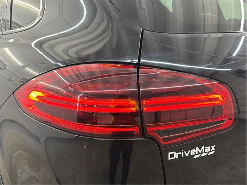 Used 2018 Porsche Cayenne image 35