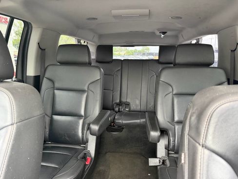 Used 2018 Chevrolet Suburban LT RWD image 18