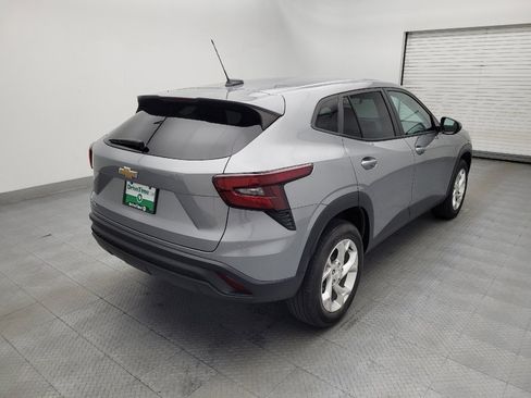 Used 2024 Chevrolet Trax LS w/ LS Convenience Package FWD image 9