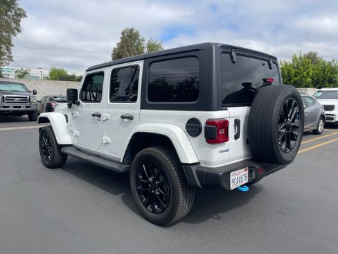 Used 2022 Jeep Wrangler Unlimited Sahara w/ Cold Weather Group AWD/4WD image 4