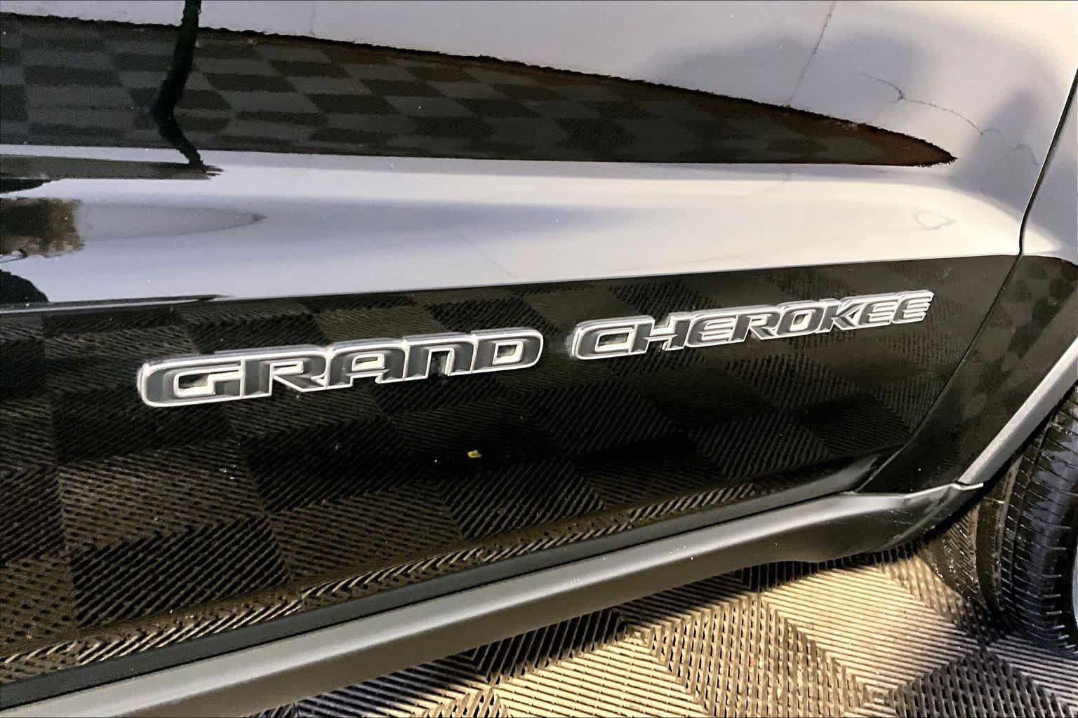 Used 2020 Jeep Grand Cherokee Limited AWD/4WD image 10