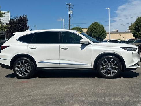 Used 2023 Acura MDX w/ Technology Package FWD image 3