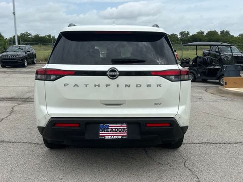 Used 2024 Nissan Pathfinder SV FWD image 4