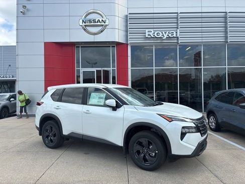 New 2026 Nissan Rogue SV FWD image 1