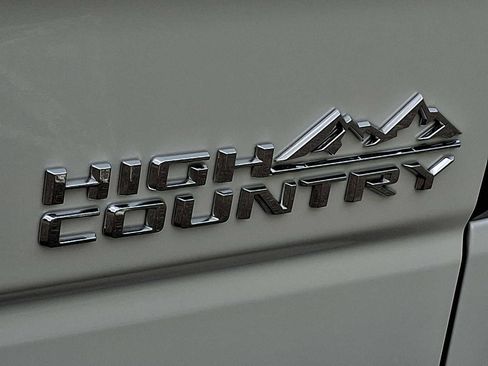 Used 2022 Chevrolet Silverado 1500 High Country AWD/4WD image 28