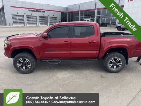 Used 2016 Toyota Tacoma TRD Sport AWD/4WD image 6